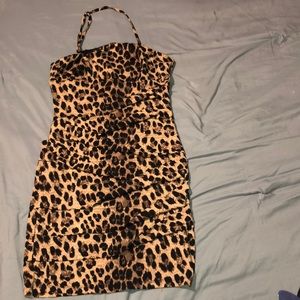 It can be worn two ways as a tube dress or a attachment string to wear over